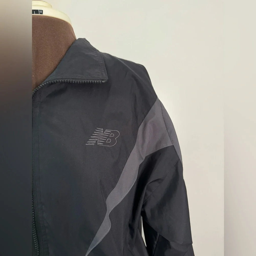 Women’s vintage New Balance windbreaker Jacket - Picture 2 of 16